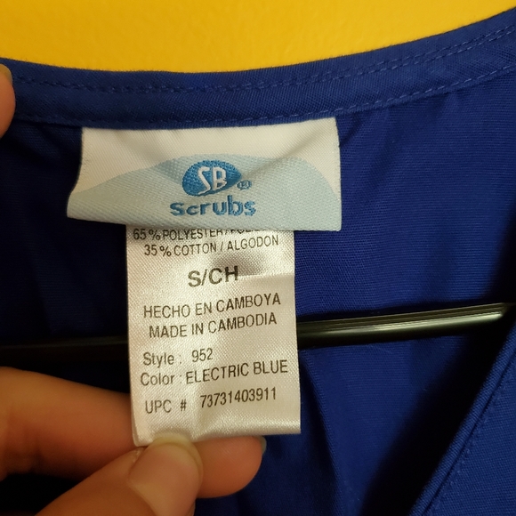 Scrub top - Picture 2 of 4